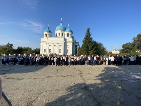 Церемония поднятия флага.